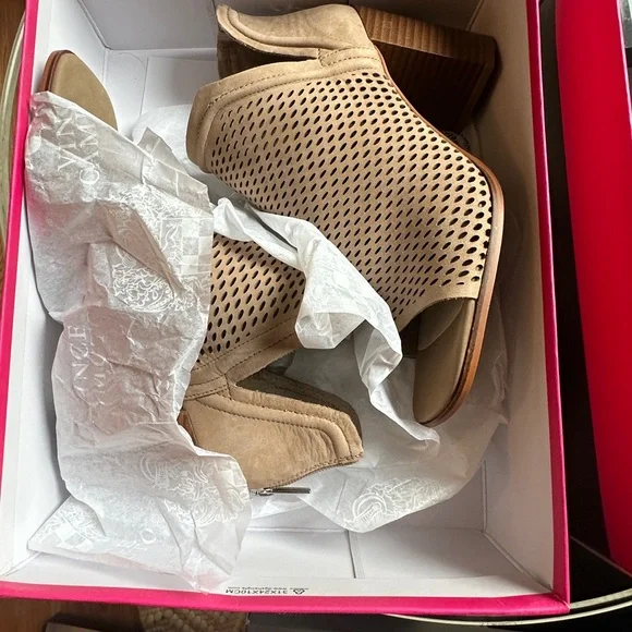 Vince Camuto bootie . Suede . Size 7 . New 2 pairs - Picture 6 of 9